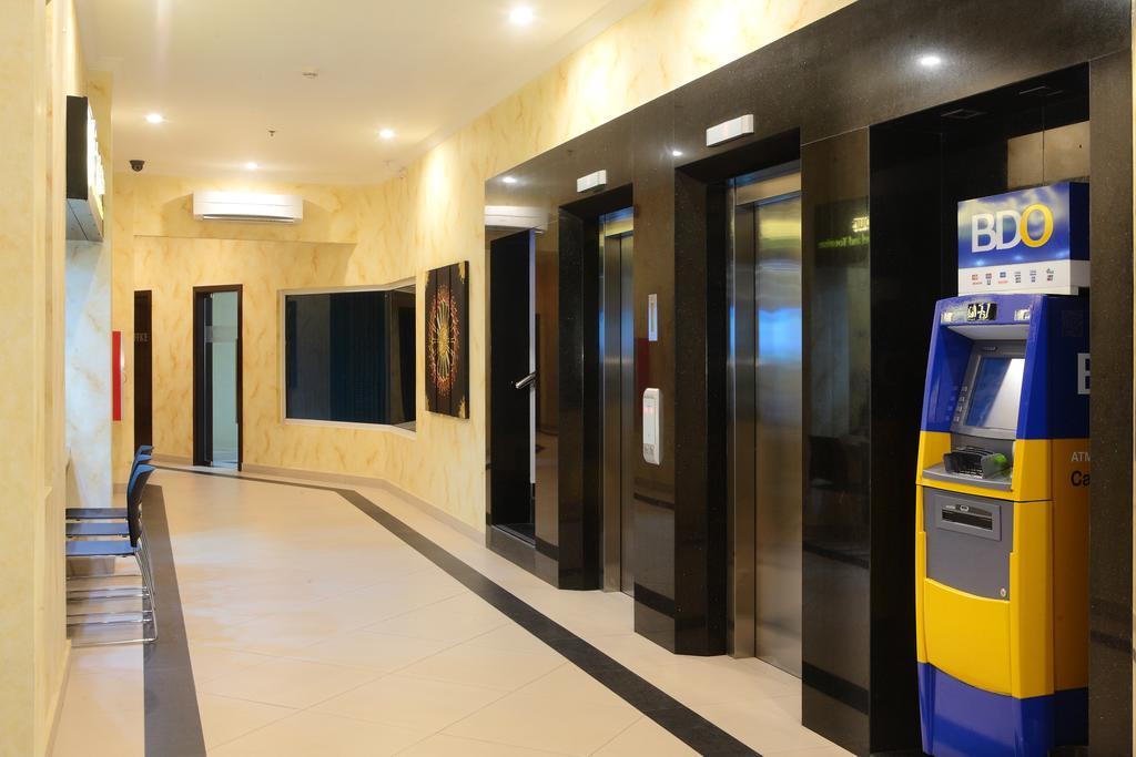Queens Hotel Angeles City Екстер'єр фото