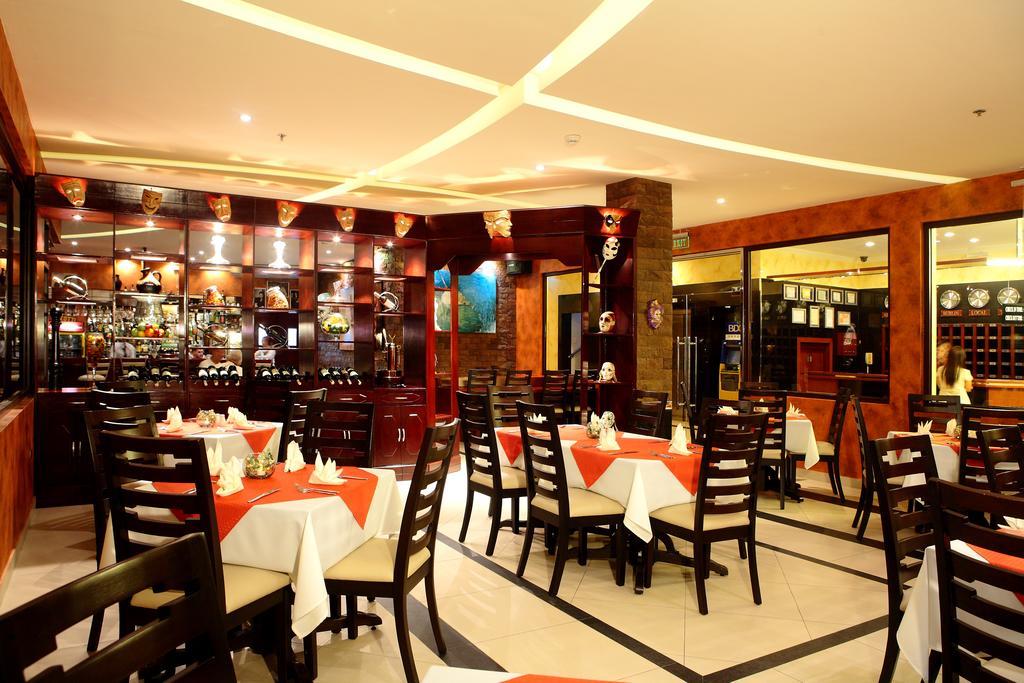 Queens Hotel Angeles City Екстер'єр фото
