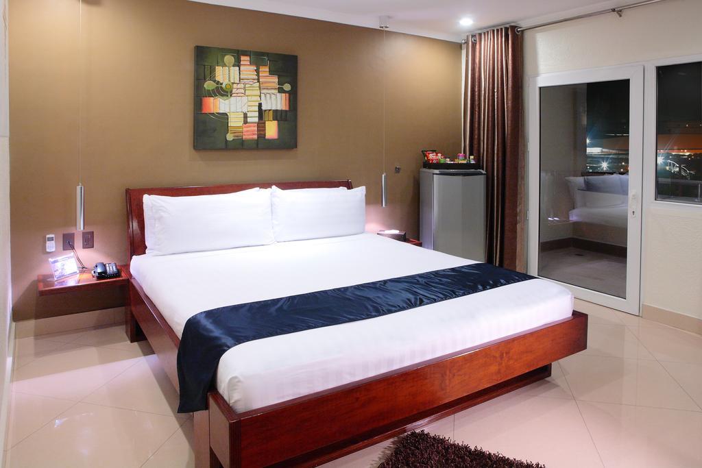 Queens Hotel Angeles City Номер фото