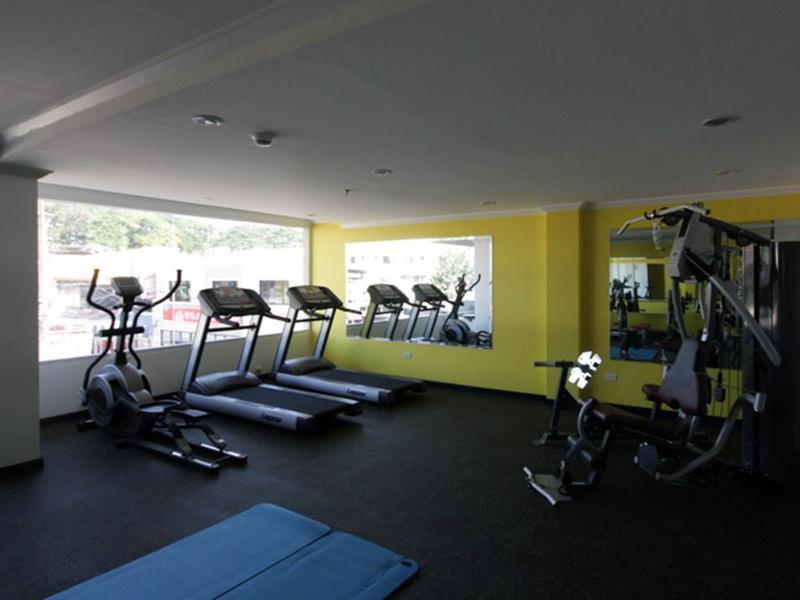 Queens Hotel Angeles City Екстер'єр фото