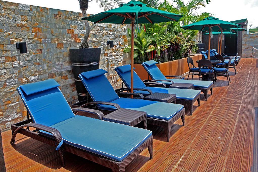 Queens Hotel Angeles City Екстер'єр фото