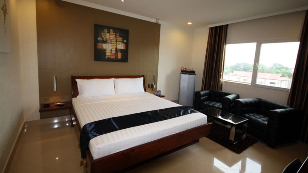 Queens Hotel Angeles City Екстер'єр фото