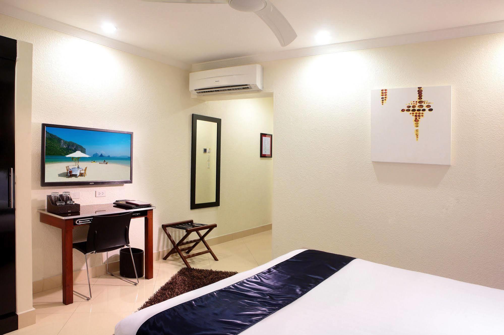 Queens Hotel Angeles City Екстер'єр фото