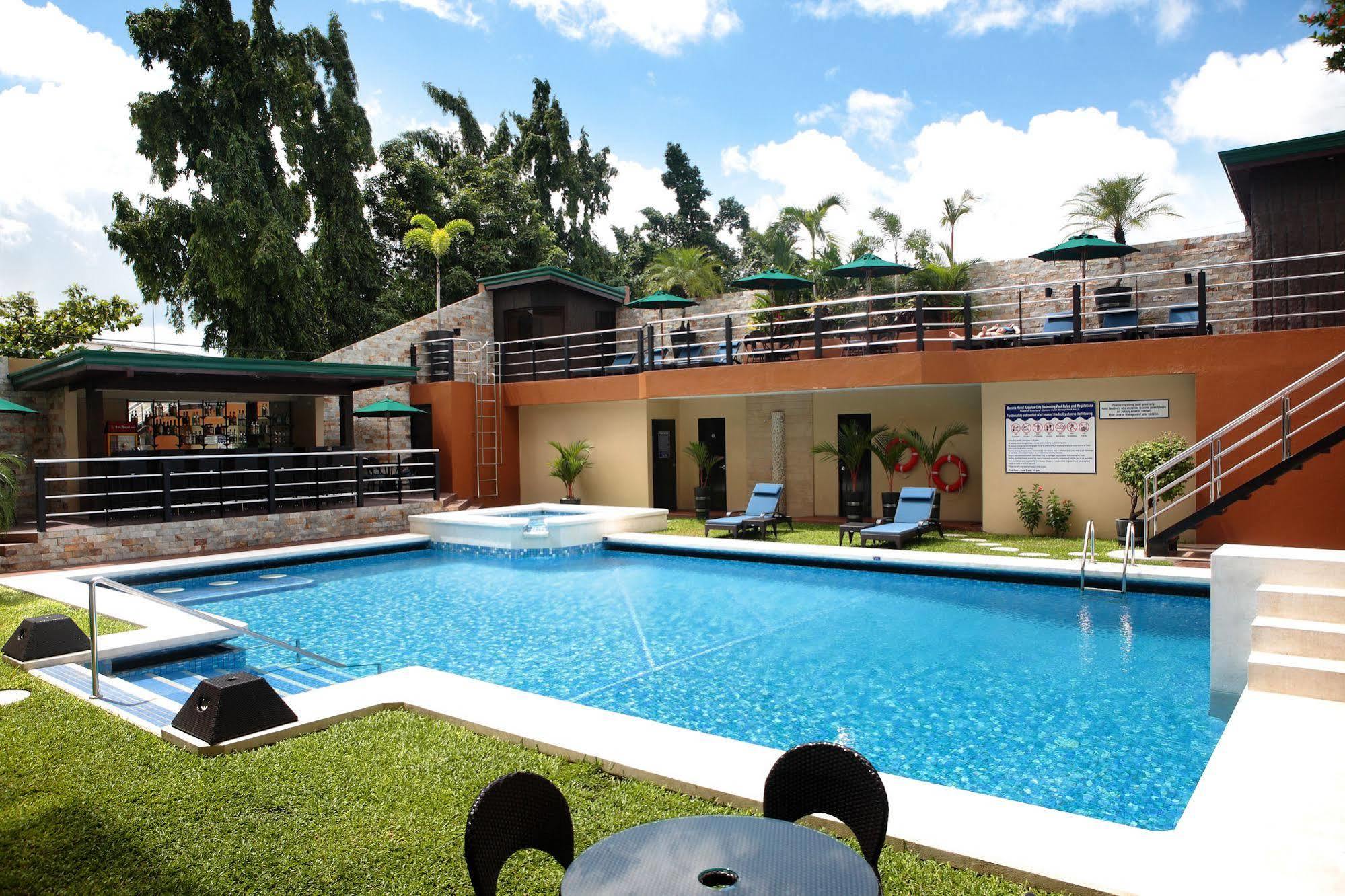 Queens Hotel Angeles City Екстер'єр фото